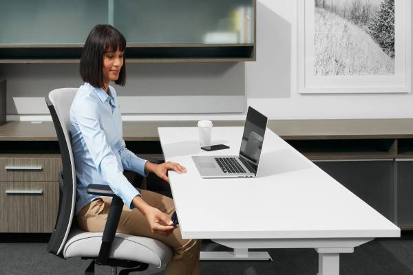 FreeFit™ height adjustable tables allow you to incorporate healthy movement into your workday. Move freely from sitting to standing to support the task at hand. FreeFit has a “whisper quiet” sound insulation option that makes adjustments as quiet as a library. The table can be used individually or in conjunction with Global desks.